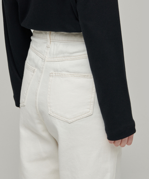 MUSINSA STANDARD WOMAN（ムシンサスタンダードウーマン）の「ウィメンズストレートデニムパンツ[クリーム]（デニムパンツ・レディース・その他・32/30/23/24/25/26/27/28/29）」の6枚目の写真