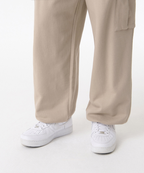 MUSINSA STANDARD（ムシンサスタンダード）の「ワンタックワイドカーゴスウェットパンツ [グレーシュベージュ]（スウェットパンツ・メンズ・その他・SMALL/MEDIUM/LARGE/X-LARGE/XX-LARGE）」の8枚目の写真