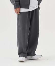 TOFFEE（トフィー）の「PLEATED BALLOON FIT WIDE SWEATPANTS (CHARCOAL)（スウェットパンツ・メンズ）」