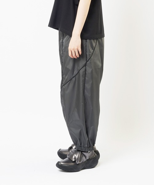 gomme(ゴム)の「ミックスタフタ サイドラインタフタパンツ(その他パンツ・レディース・カーキ/ブラック/チャコールグレー・MEDIUM)」の16枚目の写真