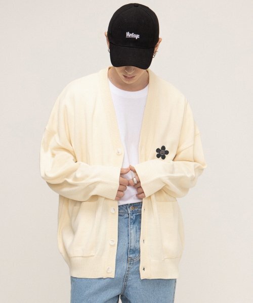 GRAVER（グレーバー）の「[UNISEX]ブラックフラワードット刺繍ニットカーディガン_クリーム（カーディガン/ボレロ・レディース・アイボリー・FREE）」の2枚目の写真