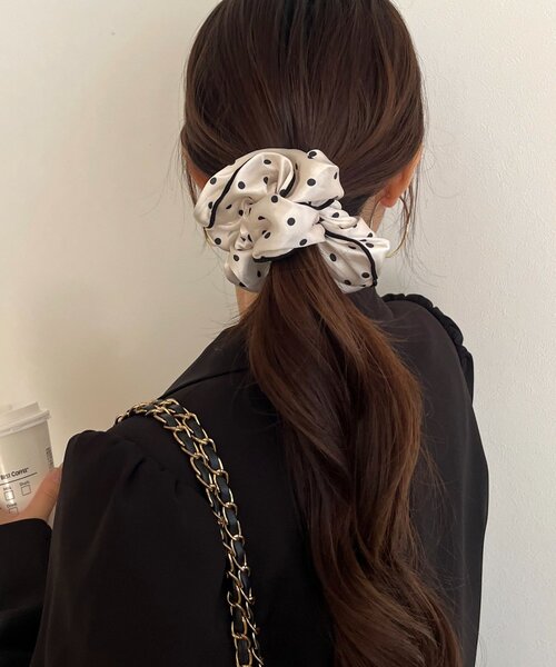 prose verse（プロズヴェール）の「ドットシュシュ（シュシュ・レディース・ブラック/アイボリー・FREE）」の2枚目の写真