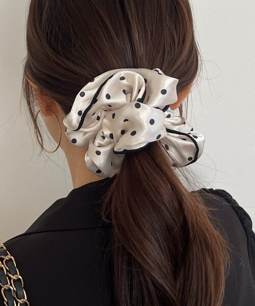 prose verse（プロズヴェール）の「ドットシュシュ（シュシュ・レディース・ブラック/アイボリー・FREE）」の3枚目の写真