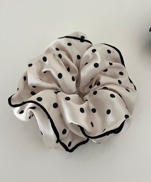 prose verse（プロズヴェール）の「ドットシュシュ（シュシュ・レディース・ブラック/アイボリー・FREE）」の7枚目の写真