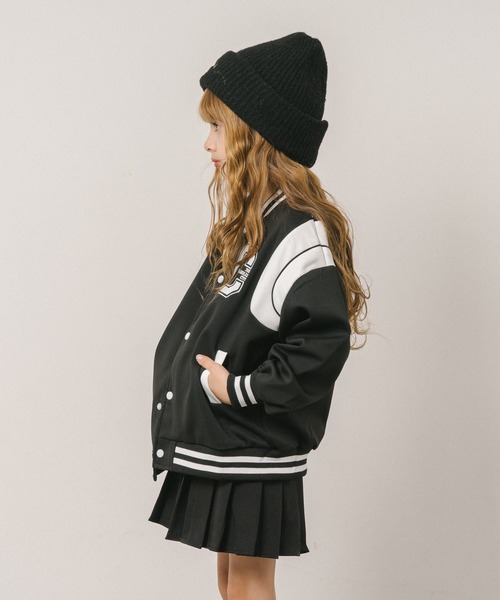 URBAN CHERRY（アーバンチェリー）の「ワンポイントロゴデザインブルゾン（ブルゾン・キッズ・ブラック・110cm/120cm/130cm）」の2枚目の写真