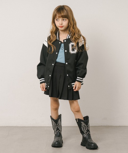 URBAN CHERRY（アーバンチェリー）の「ワンポイントロゴデザインブルゾン（ブルゾン・キッズ・ブラック・110cm/120cm/130cm）」の4枚目の写真