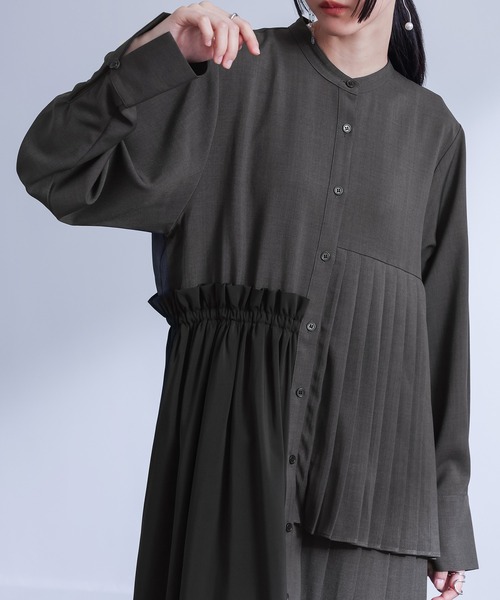 kOhAKU(コハク)の「『異素材アシンメトリープリーツワンピース』(ワンピース・レディース・グレー/ブラック・2/1)」の10枚目の写真