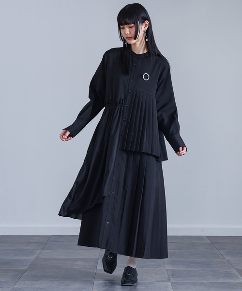 kOhAKU(コハク)の「『異素材アシンメトリープリーツワンピース』(ワンピース・レディース・グレー/ブラック・2/1)」の4枚目の写真