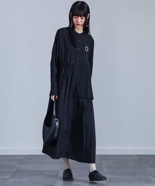 kOhAKU(コハク)の「『異素材アシンメトリープリーツワンピース』(ワンピース・レディース・グレー/ブラック・2/1)」の6枚目の写真