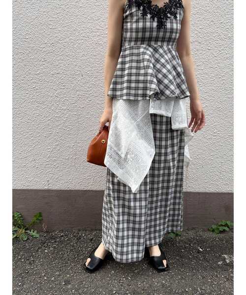 LAGUNAMOON(ラグナムーン)の「レースネックペプラムキャミソール 【夏服】【レイヤードトップス】【セットアップ対応】(キャミソール・レディース・ライトブルー/ブラック/その他1・FREE)」の20枚目の写真