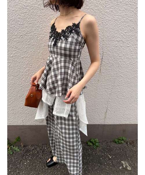 LAGUNAMOON(ラグナムーン)の「レースネックペプラムキャミソール 【夏服】【レイヤードトップス】【セットアップ対応】(キャミソール・レディース・ライトブルー/ブラック/その他1・FREE)」の22枚目の写真