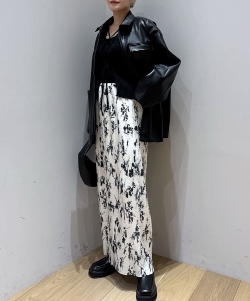 STYLEMIXER(スタイルミキサー)の「フラワープリントプリーツスカート(スカート・レディース・ホワイト/ブラック・SMALL/MEDIUM)」の2枚目の写真