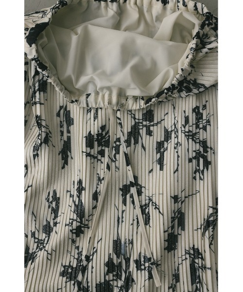 STYLEMIXER(スタイルミキサー)の「フラワープリントプリーツスカート(スカート・レディース・ホワイト/ブラック・SMALL/MEDIUM)」の15枚目の写真