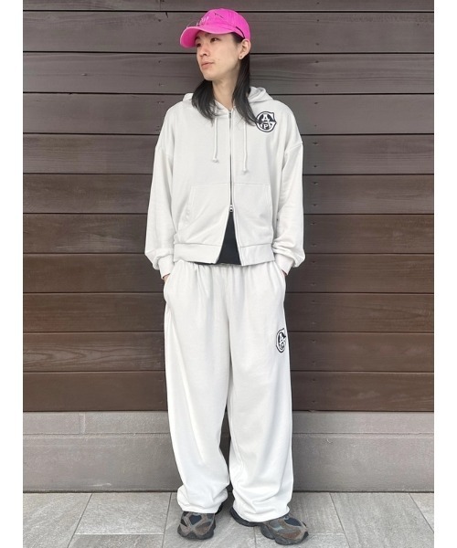 GAP(ギャップ)の「ヴィンテージソフト フレンチテリー オーバーサイズ GAPロゴ ジップアップパーカー(パーカー・メンズ・ネイビー/ブラック/ホワイト/イエロー・XS/M/XL/S/L)」の9枚目の写真