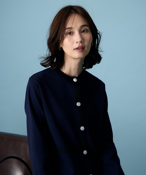 A/C DESIGN BY ALPHA CUBIC（エーシーデザインバイアルファキュービック）の「バイカラーニットカーディガン【洗える】（カーディガン/ボレロ・レディース・ネイビー/オフホワイト・M/L）」の6枚目の写真