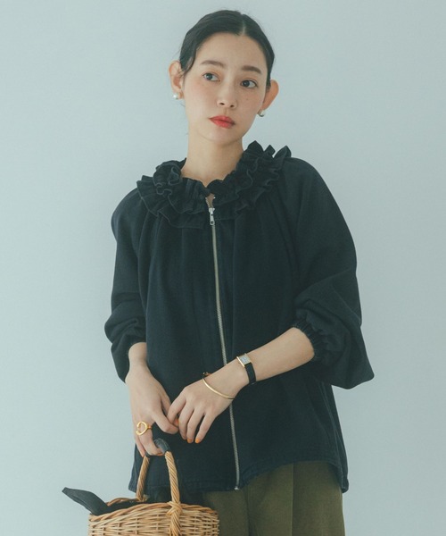 studio CLIP（スタディオクリップ）の「フリルカラー甘織りデニムシャツブルゾン《CLIP denim》（ブルゾン・レディース・ブラック/ブルー・FREE）」の2枚目の写真