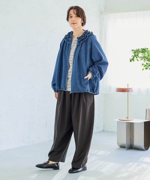 studio CLIP（スタディオクリップ）の「フリルカラー甘織りデニムシャツブルゾン《CLIP denim》（ブルゾン・レディース・ブラック/ブルー・FREE）」の16枚目の写真