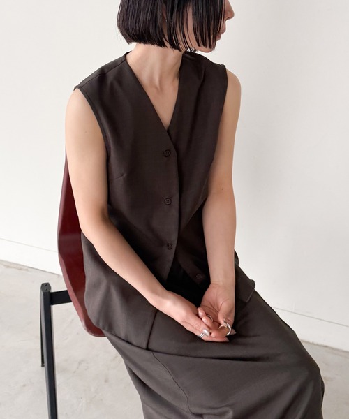 select MOCA by son（セレクトモカバイソン）の「ラウンドヘムVネックベスト【セットアップ対応】【by SON】（ベスト・レディース・ブラウン/ブラック・FREE）」の6枚目の写真