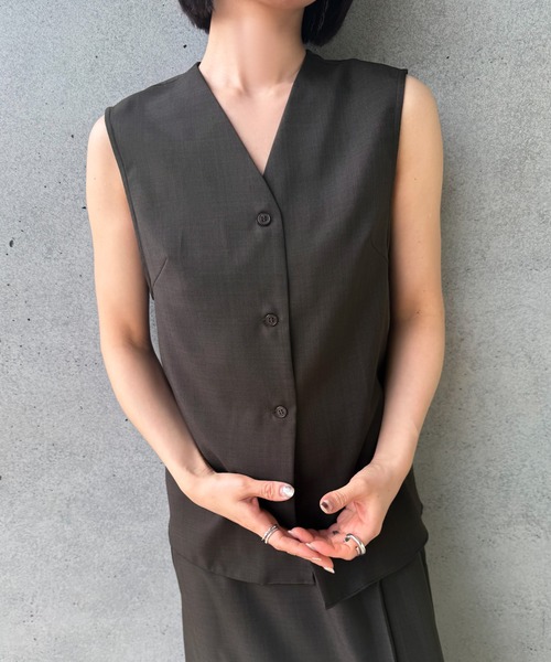select MOCA by son（セレクトモカバイソン）の「ラウンドヘムVネックベスト【セットアップ対応】【by SON】（ベスト・レディース・ブラウン/ブラック・FREE）」の15枚目の写真