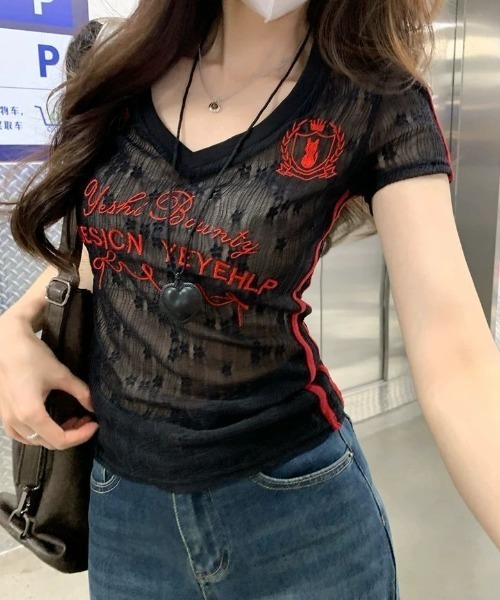 SHEPP(シープ)の「【26年春夏新作】サイドラインデザインゲームシャツ風総レースVネックTシャツ 半袖T(Tシャツ/カットソー・レディース・ホワイト/ブラック・M/L)」の3枚目の写真