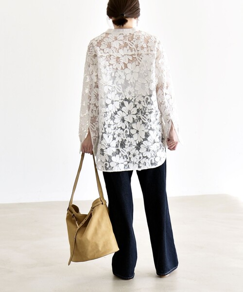 quaranciel(カランシエル)の「quaranciel:〈手洗い可能〉デニム フラワー レース バンドカラー シャツ(シャツ/ブラウス・レディース・オフホワイト/ネイビー・ONE SIZE)」の5枚目の写真