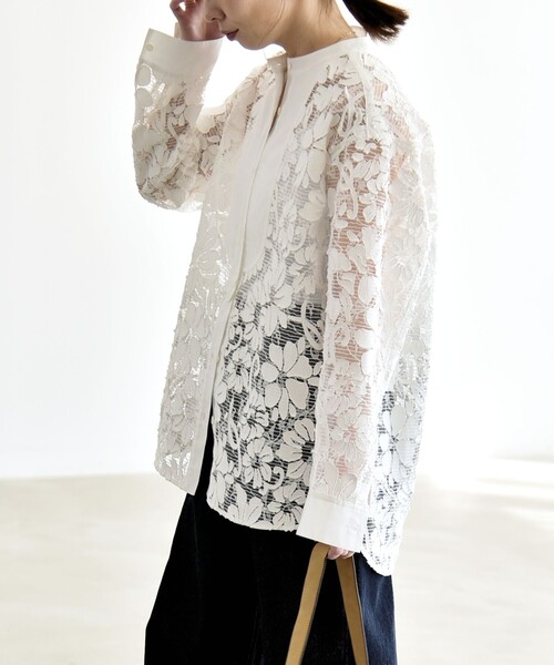 quaranciel(カランシエル)の「quaranciel:〈手洗い可能〉デニム フラワー レース バンドカラー シャツ(シャツ/ブラウス・レディース・オフホワイト/ネイビー・ONE SIZE)」の10枚目の写真