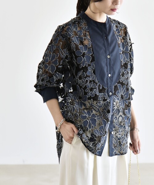 quaranciel(カランシエル)の「quaranciel:〈手洗い可能〉デニム フラワー レース バンドカラー シャツ(シャツ/ブラウス・レディース・オフホワイト/ネイビー・ONE SIZE)」の18枚目の写真