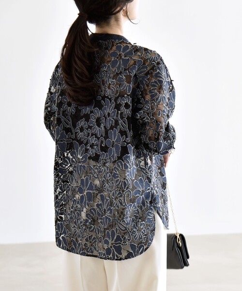 quaranciel(カランシエル)の「quaranciel:〈手洗い可能〉デニム フラワー レース バンドカラー シャツ(シャツ/ブラウス・レディース・オフホワイト/ネイビー・ONE SIZE)」の20枚目の写真