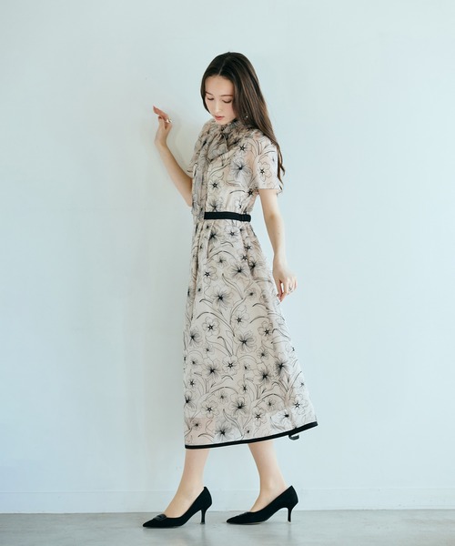 Audie a Muses(オーディアミューズ)の「シアー刺繍バイカラーワンピース(ワンピース・レディース・ブラック/ベージュ・36/38/40/42)」の9枚目の写真