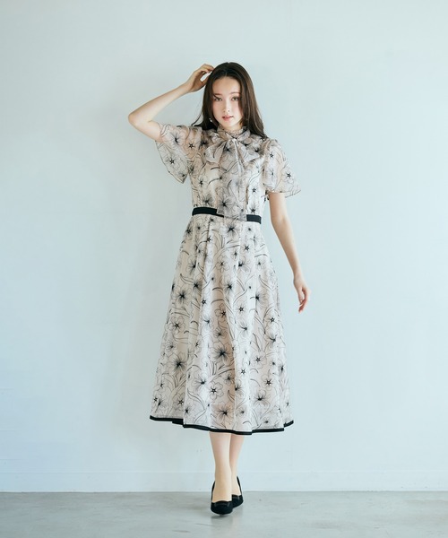 Audie a Muses(オーディアミューズ)の「シアー刺繍バイカラーワンピース(ワンピース・レディース・ブラック/ベージュ・36/38/40/42)」の10枚目の写真