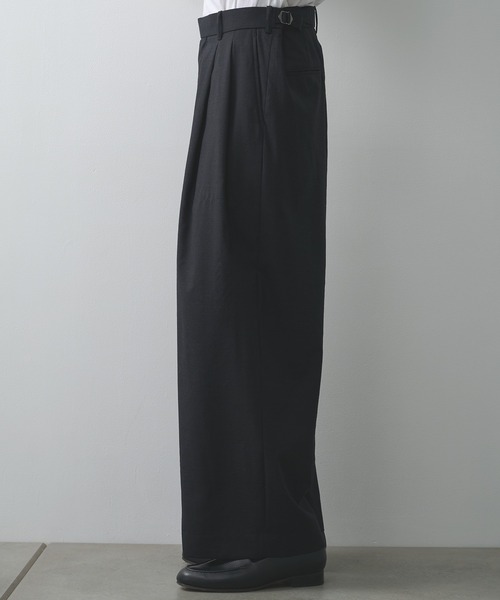 markaware(マーカウェア)の「【marka】2/72ウールトロピカルワッシャー / ツータックバギートラウザーズ / TWO TUCK BAGGY TROUSERS(スラックス・メンズ・ブラック/グレー・1/2)」の11枚目の写真