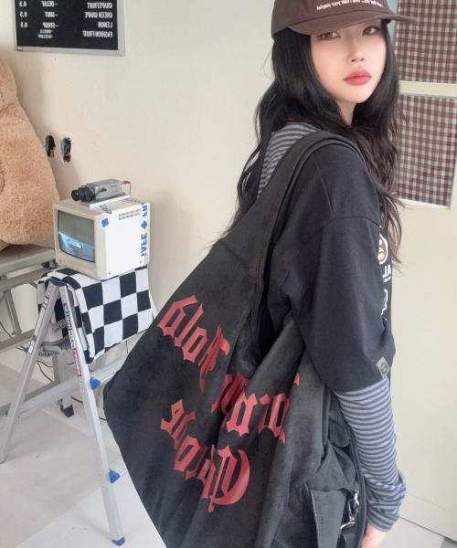 IDWS(アイドンワナセル)の「Form Shoulder Bag Black(ショルダーバッグ・レディース・その他・OS)」の1枚目の写真