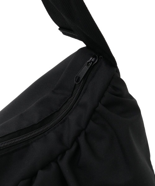 Candy Stripper（キャンディストリッパー）の「FRILL FRILL CURVE バッグ（ショルダーバッグ・レディース・ブラック・FREE）」の11枚目の写真