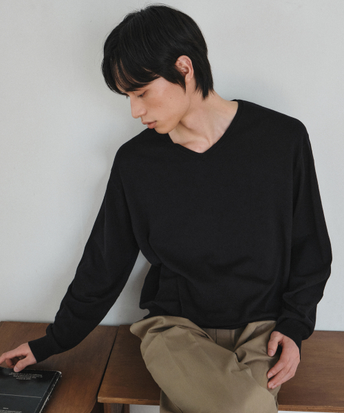 WEDNESDAY OASIS(ウェンズデーオアシス)の「ウォッシャブルミニマルVネックニット_BLACK(WC26-KN20)(ニット/セーター・メンズ・ブラック・X-LARGE/MEDIUM/LARGE)」の3枚目の写真