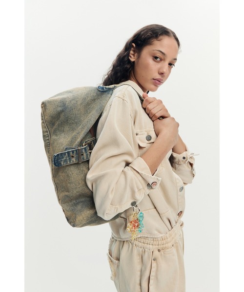 Desigual（デシグアル）の「カーキウォッシュドデニム フラワーチャームバッグ（ショルダーバッグ・レディース・グリーン・FREE）」の9枚目の写真