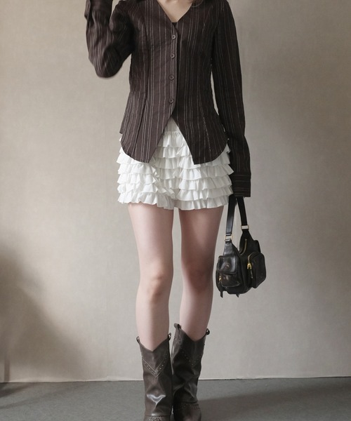 LAFFMO(ラフモ)の「ティアードフリルショートパンツ(その他パンツ・レディース・ホワイト/ブラック・F)」の1枚目の写真