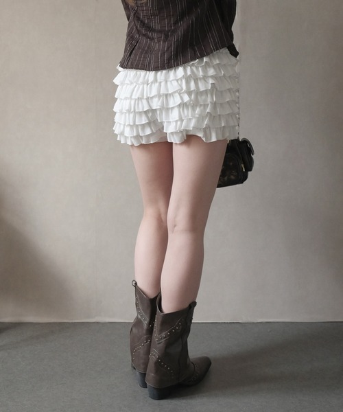 LAFFMO(ラフモ)の「ティアードフリルショートパンツ(その他パンツ・レディース・ホワイト/ブラック・F)」の4枚目の写真