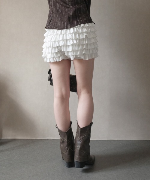 LAFFMO(ラフモ)の「ティアードフリルショートパンツ(その他パンツ・レディース・ホワイト/ブラック・F)」の5枚目の写真
