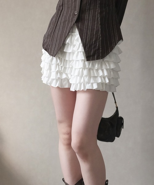 LAFFMO(ラフモ)の「ティアードフリルショートパンツ(その他パンツ・レディース・ホワイト/ブラック・F)」の3枚目の写真
