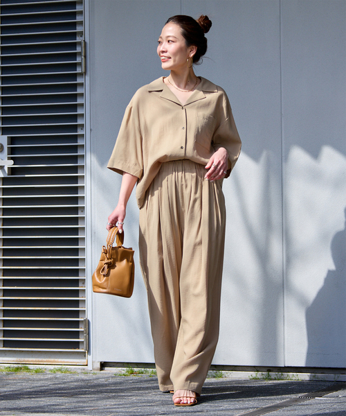 B.C STOCK(ベーセーストック)の「《2点セット》ウォッシャブル / 撥水 / add Function シャツ+パンツ(つなぎ/オールインワン・レディース・ベージュ/スミクロ・FREE)」の2枚目の写真