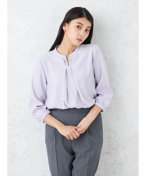 HARUYAMA（ハルヤマ）の「2WAYアクセ付きスキッパーブラウス カットソー ソフィーチェ 通年 【SOFFICE】（シャツ/ブラウス・レディース・ブルー/ライトグレー/オフホワイト・S/LL/M/L）」の2枚目の写真