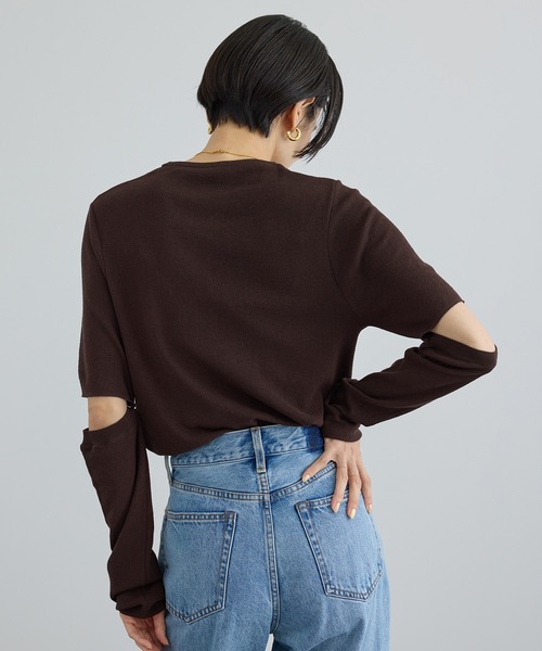 SALON adam et rope'(サロン アダム エ ロペ)の「LOTUS アームカバーTシャツ(Tシャツ/カットソー・レディース・ブラウン/レッド/オフホワイト・FREE)」の4枚目の写真