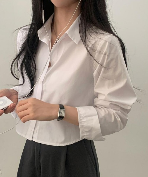 SEU（エスイーユー）の「シンプル ショート丈 ベーシッククロップドシャツ オフィスカジュアル きれいめカジュアル レディース韓国風（シャツ/ブラウス・レディース・ブラック/ブルー/ホワイト/ネイビー/ミント・フリー）」の2枚目の写真