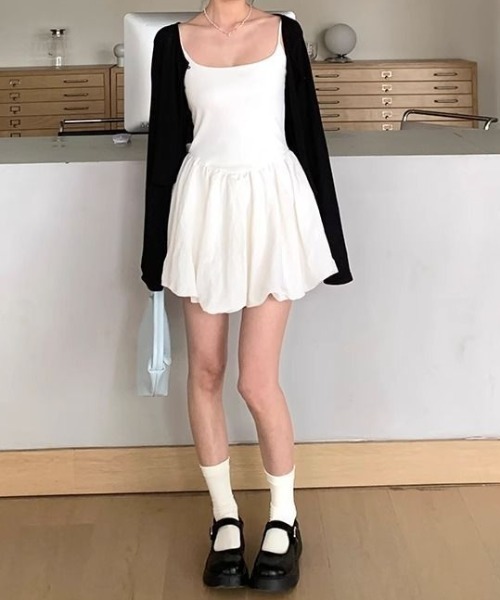 Teem Store(チームストア)の「【26年春夏新作】バルーンスカートキャミワンピース ミニ丈 異素材切り替え(ワンピース・レディース・ホワイト/ブラック・F)」の18枚目の写真