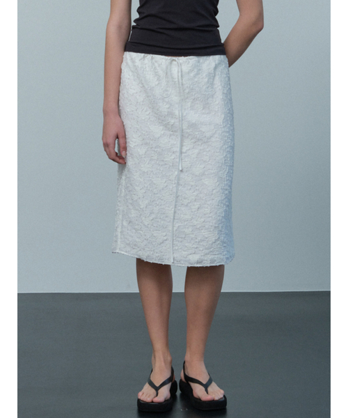 le(ル)の「flower applique midi skirt (ivory)(スカート・レディース・その他・FREE)」の1枚目の写真