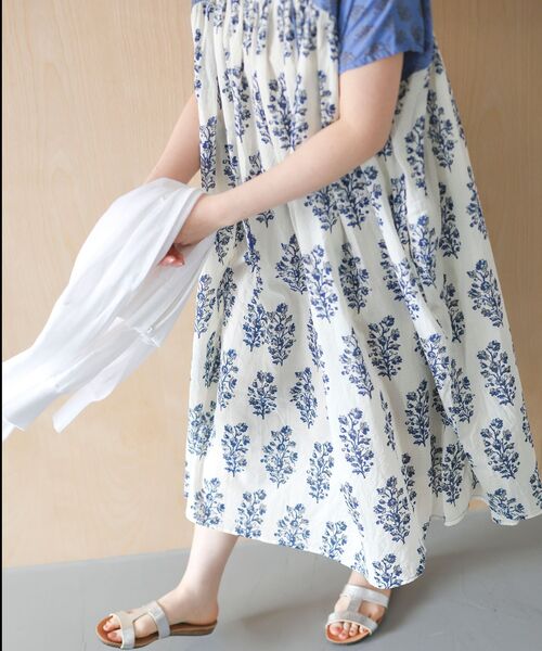le.coeur blanc（ルクールブラン）の「Fanakaボタニカル切替ワンピース（ワンピース・レディース・アイボリー/ブルー・38）」の3枚目の写真