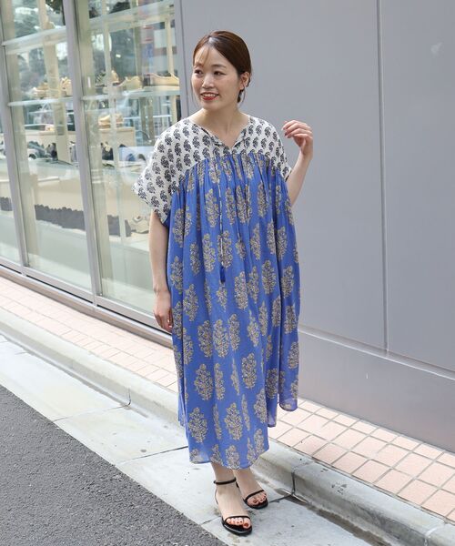 le.coeur blanc（ルクールブラン）の「Fanakaボタニカル切替ワンピース（ワンピース・レディース・アイボリー/ブルー・38）」の5枚目の写真