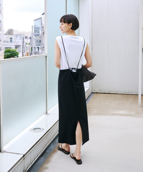 EMMA ROUGE VIF(エマルージュヴィフ)の「【2点セット/細見え】フレンチスリーブTシャツ×サスペンダースカート/キャミワンピース/スリットスカート/秋服/夏服/オフィスカジュアル/大人カジュアル(ジャンパースカート・レディース・ブラック/ライトベージュ・フリー)」の5枚目の写真