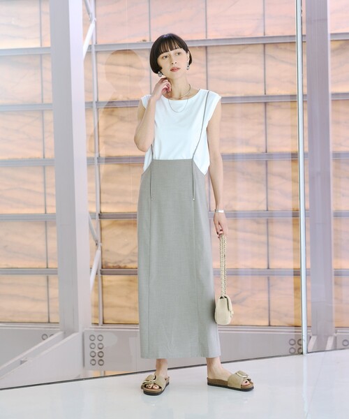 EMMA ROUGE VIF(エマルージュヴィフ)の「【2点セット/細見え】フレンチスリーブTシャツ×サスペンダースカート/キャミワンピース/スリットスカート/秋服/夏服/オフィスカジュアル/大人カジュアル(ジャンパースカート・レディース・ブラック/ライトベージュ・フリー)」の6枚目の写真
