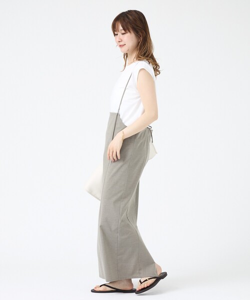 EMMA ROUGE VIF(エマルージュヴィフ)の「【2点セット/細見え】フレンチスリーブTシャツ×サスペンダースカート/キャミワンピース/スリットスカート/秋服/夏服/オフィスカジュアル/大人カジュアル(ジャンパースカート・レディース・ブラック/ライトベージュ・フリー)」の21枚目の写真